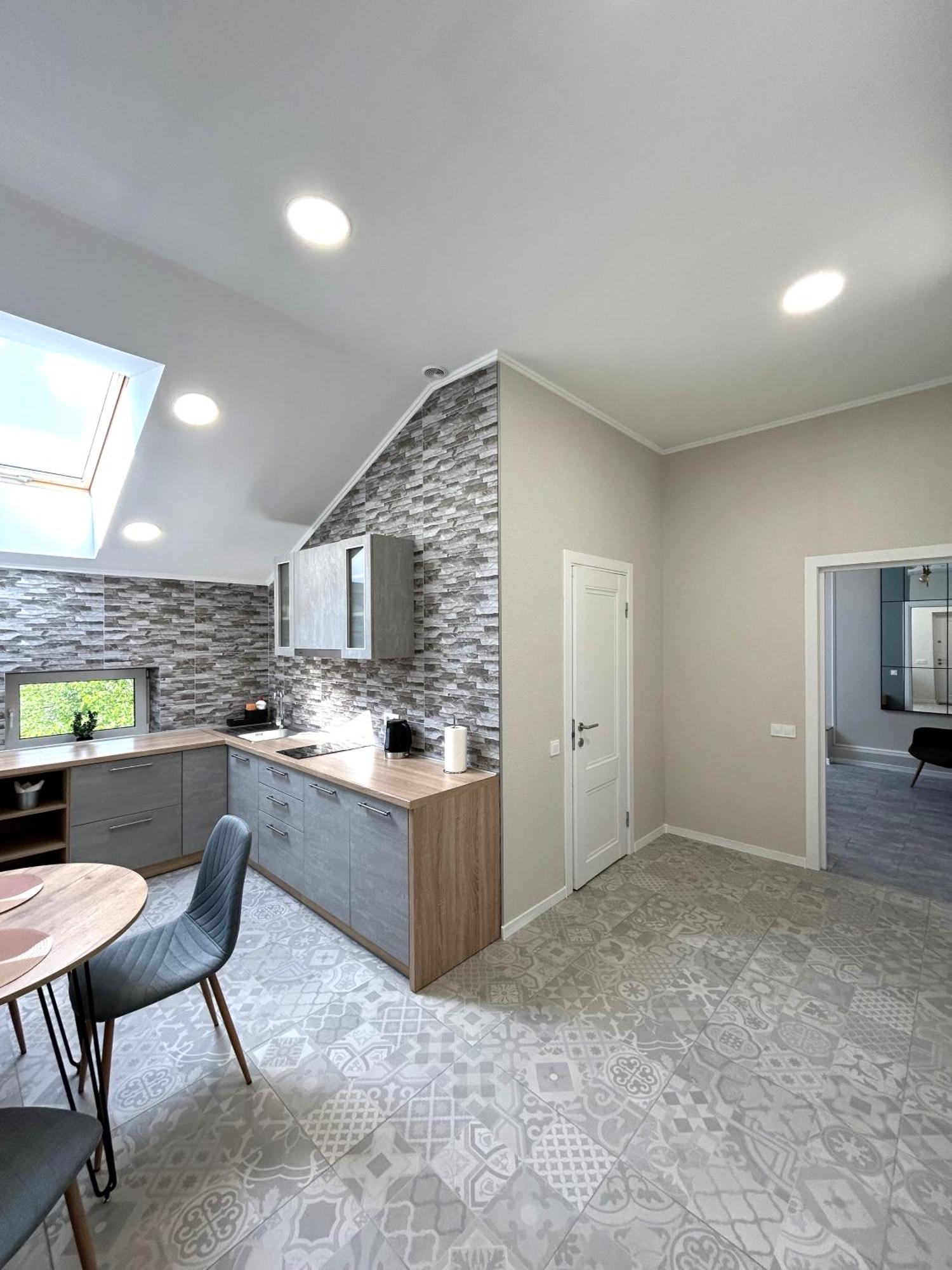 Modern Apartment, 5Mins To Rynok Square ลวีฟ ภายนอก รูปภาพ
